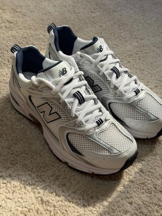 Zapatillas New Balance 530 Plata y Blanco