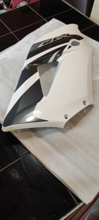 Cacha lateral derecha Honda CBR 125