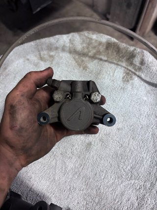 Pompa, tubo e pinza freni post Peugeot Speedfight