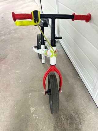 Bicicleta de equilibrio infantil, con freno
