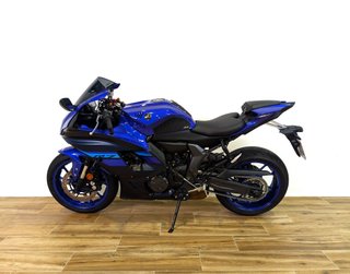 YAMAHA R7   (modelo actual) 2024