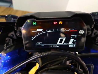 YAMAHA R7   (modelo actual) 2024