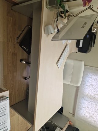 Mesa de oficina madera y metal