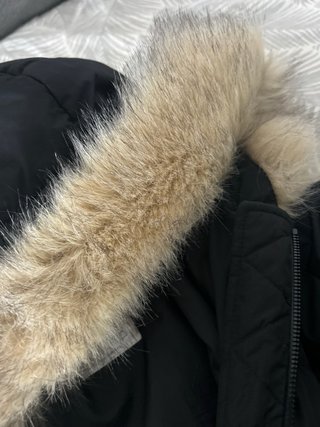 Abrigo GAP Negro con Capucha y Pelo