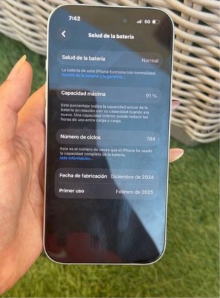 iPhone 16 Plata/Negro Casi Nuevo