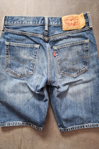 Bermudas Levis  501 talla 29, muy poco uso