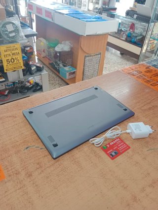 ORDENADOR PORTÁTIL SAMSUNG GALAXY BOOK 4 CON CARGA
