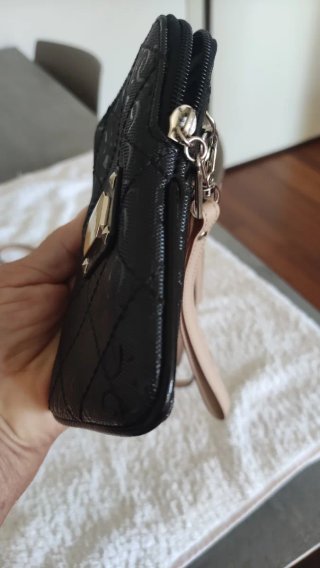 Pochette/Portafoglio/ Porta Telefono/ Marca GUESS