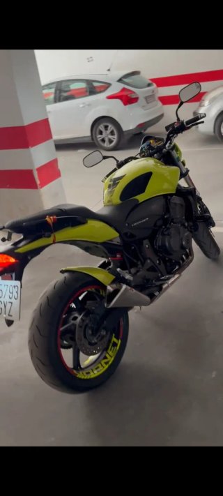 Honda Hornet Amarilla