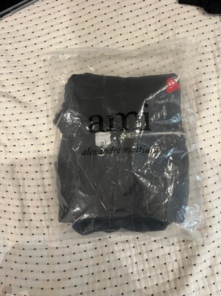 Sudadera AMI Paris con cremallera y corazón