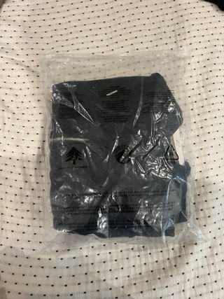 Sudadera AMI Paris con cremallera y corazón