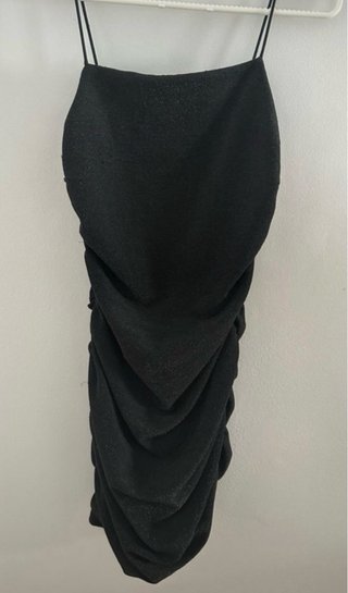 Vestido negro fruncido tirantes talla única