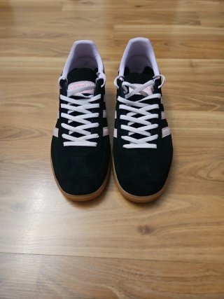 Zapatillas Adidas Negras y Rosas