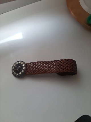 Pulsera de cuero trenzado con piedra central
