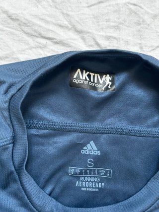 Camiseta deportiva Adidas azul