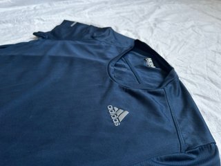 Camiseta deportiva Adidas azul