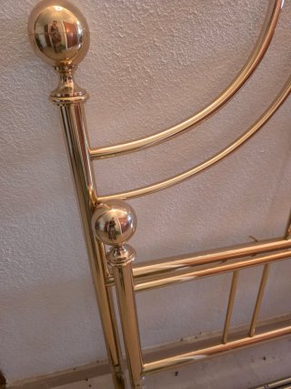 Cabecero de cama dorado metálico