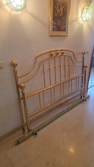 Cabecero de cama dorado metálico