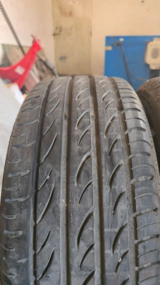 Neumáticos de coche deportivos en 17 pulgadas