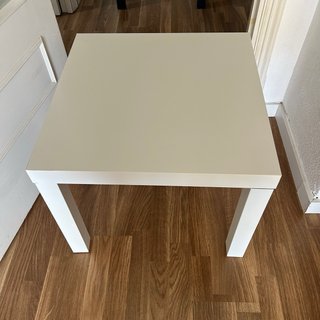 Mesa auxiliar negra de madera