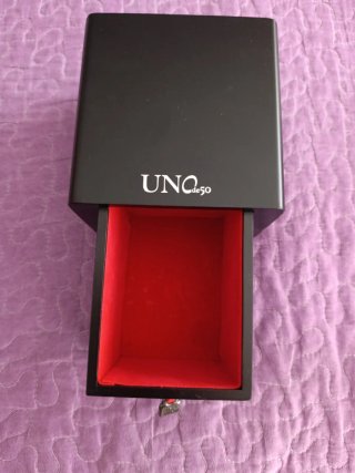 Caja joyero Uno de 50 negra y roja