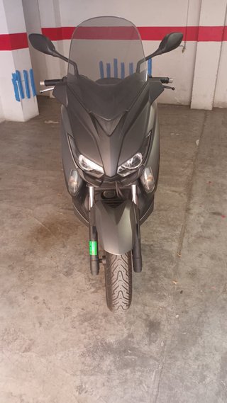 Yamaha XMAX 250 Maxi Scooter