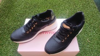 Zapatillas Maria Mare Negras y Doradas Nuevas