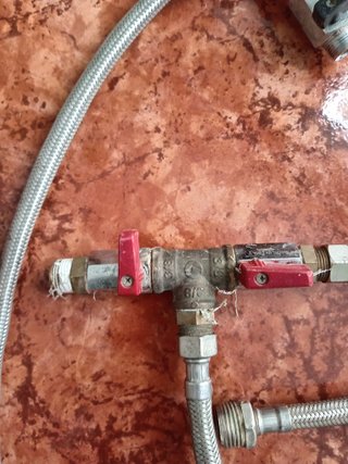 12 latiguillos fontaneria 3/8, 8m + 2 conectores T
