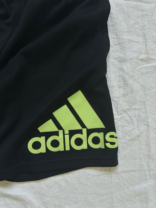 Pantalón deportivo Adidas negro y verde