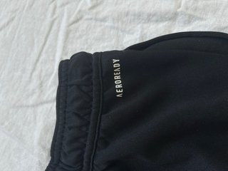 Pantalón deportivo Adidas negro y verde