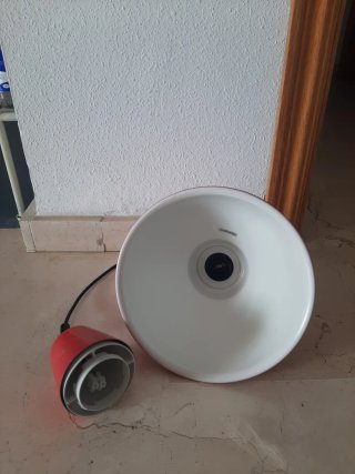 Lámpara colgante rosa metálica.
