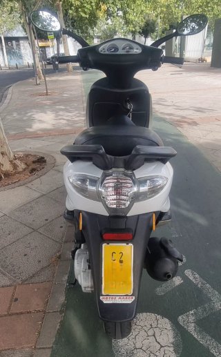 Piaggio Fly 50 4T Scooter Blanca