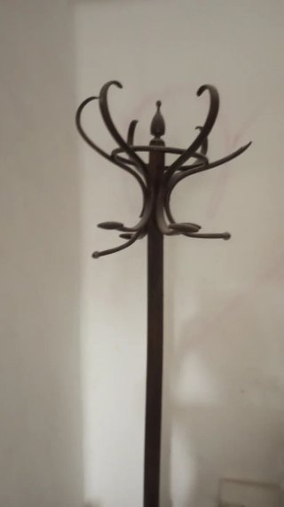 Perchero de madera antiguo
