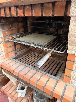 Barbacoa de ladrillo y piedra