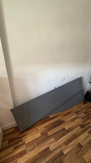 Litera con colchón, escritorio y silla