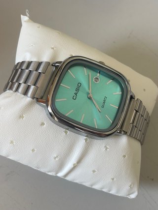 Reloj Casio Vintage Plateado y Azul Turquesa