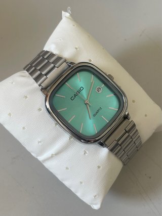 Reloj Casio Vintage Plateado y Azul Turquesa