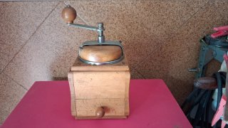 Molinillo de café holandes antiguo de madera
