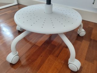 Silla infantil IKEA rosa claro