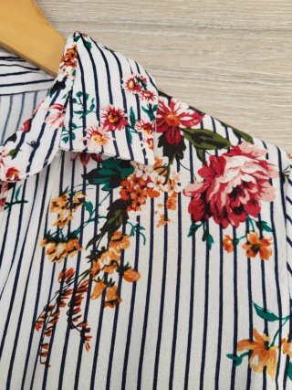 Camisa Stradivarius flores y rayas