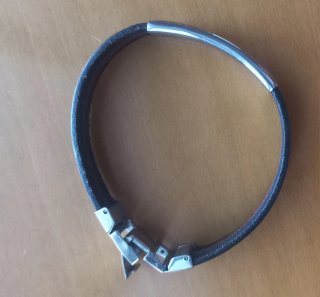 Pulsera de cuero negra y roja