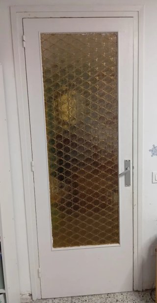 Puerta retro con cristal decorado