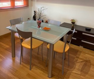 Mesa y 4 sillas comedor/salón