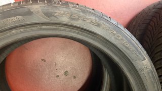 Neumáticos 235/45 R20