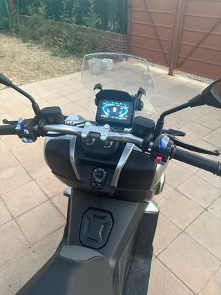 QJ Motor ATR 125 Scooter Plata y verde