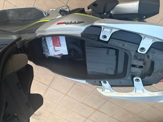 QJ Motor ATR 125 Scooter Plata y verde
