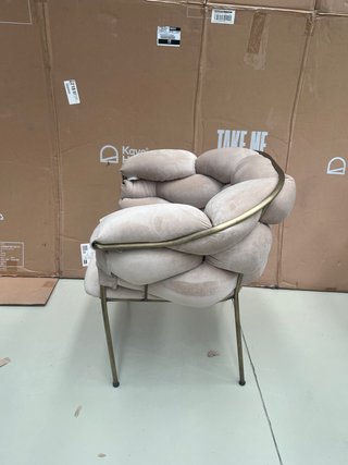 Poltrone velluto cipria intrecciate finiture oro