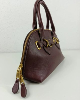 Bolso Vintage Púrpura con Detalles Dorados