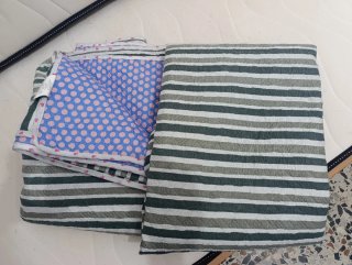 2 Colchas Reversibles Verdes y Rosas