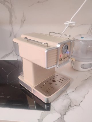 Cafetera Cumbia estilo retro color crema